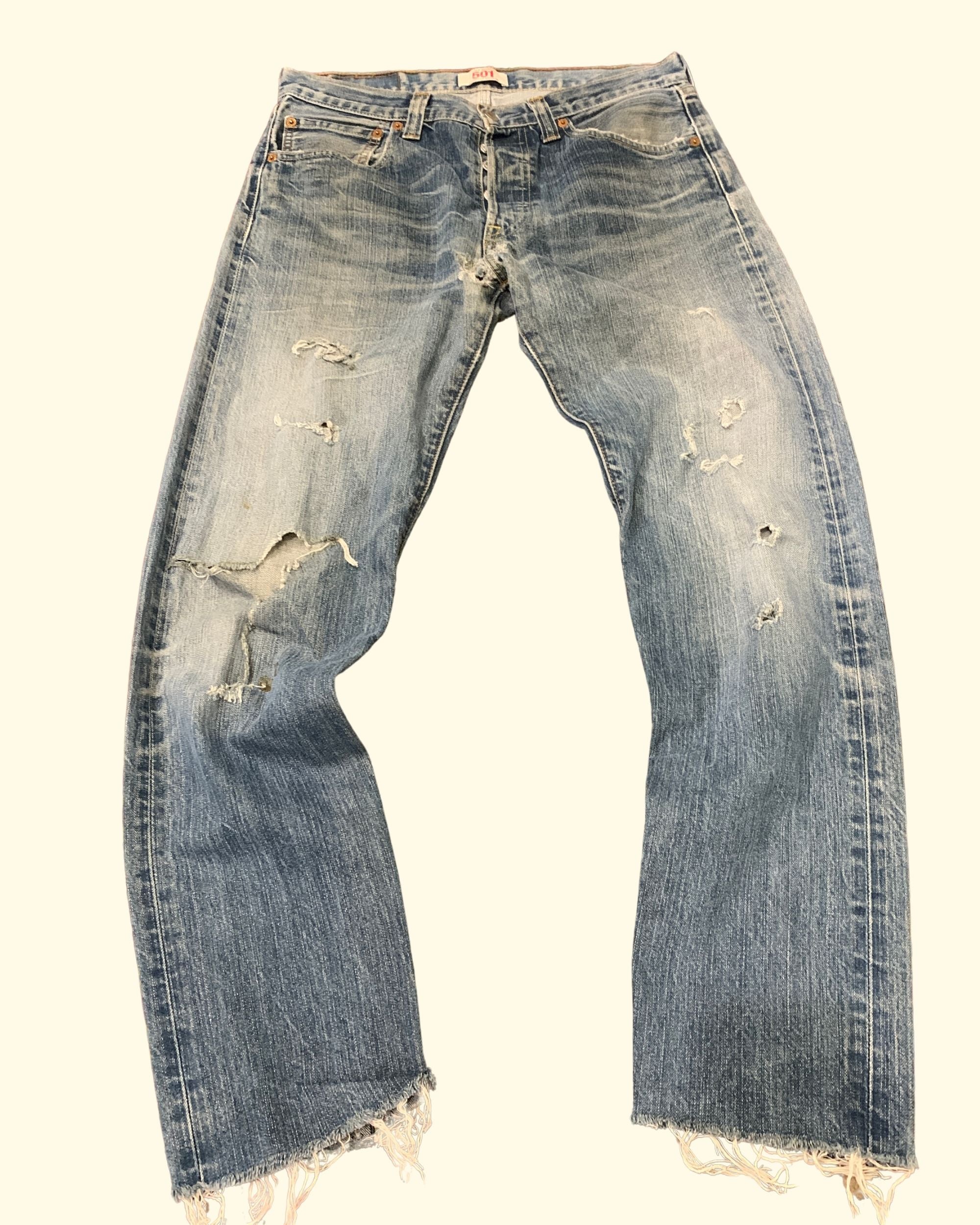 Y2K Levi's 501 Distressed Medium Blue Denim W32 L32