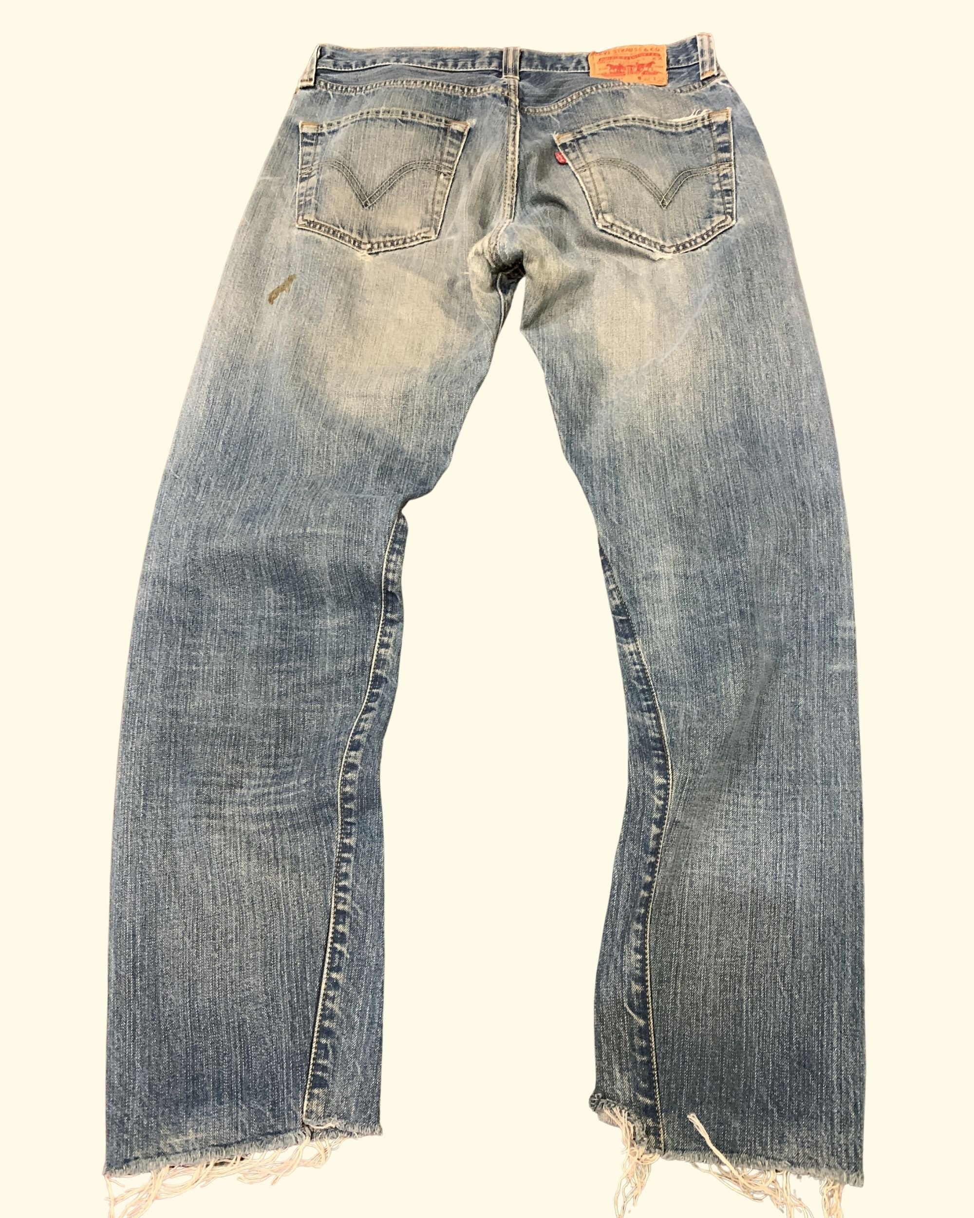 Y2K Levi's 501 Distressed Medium Blue Denim W32 L32
