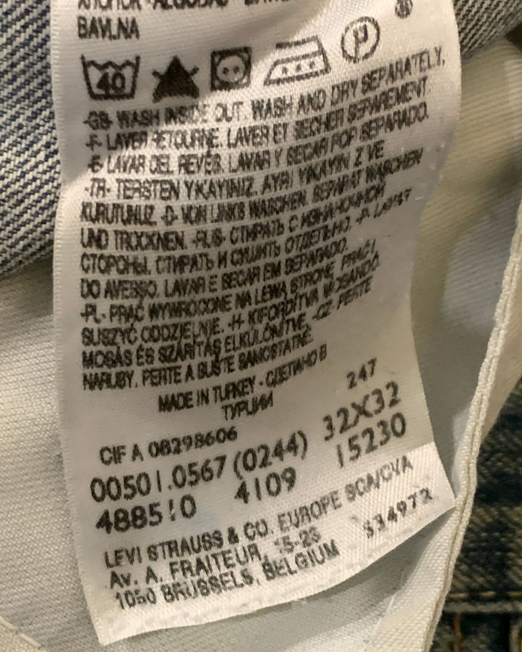 Y2K Levi's 501 Distressed Medium Blue Denim W32 L32