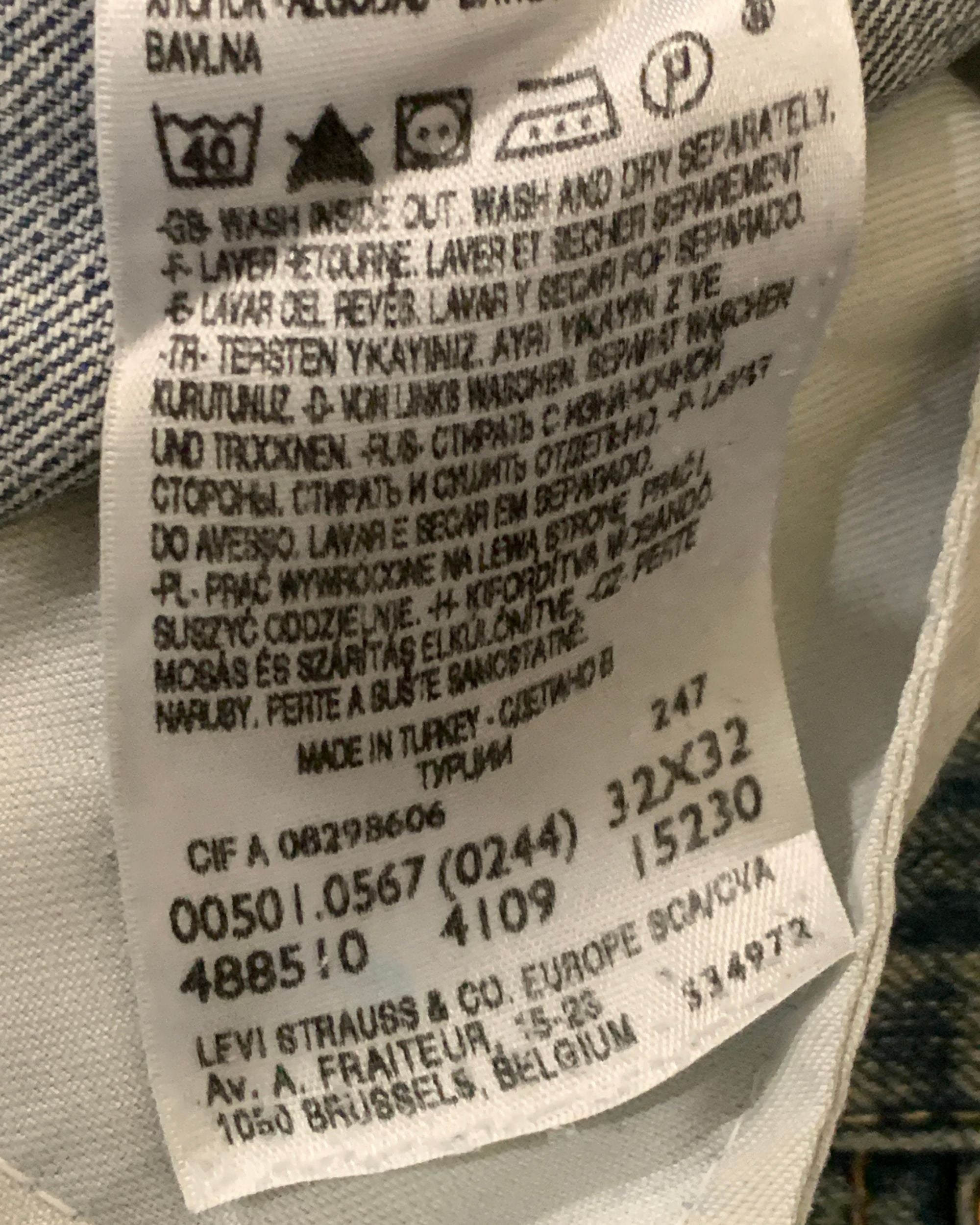 Y2K Levi's 501 Distressed Medium Blue Denim W32 L32