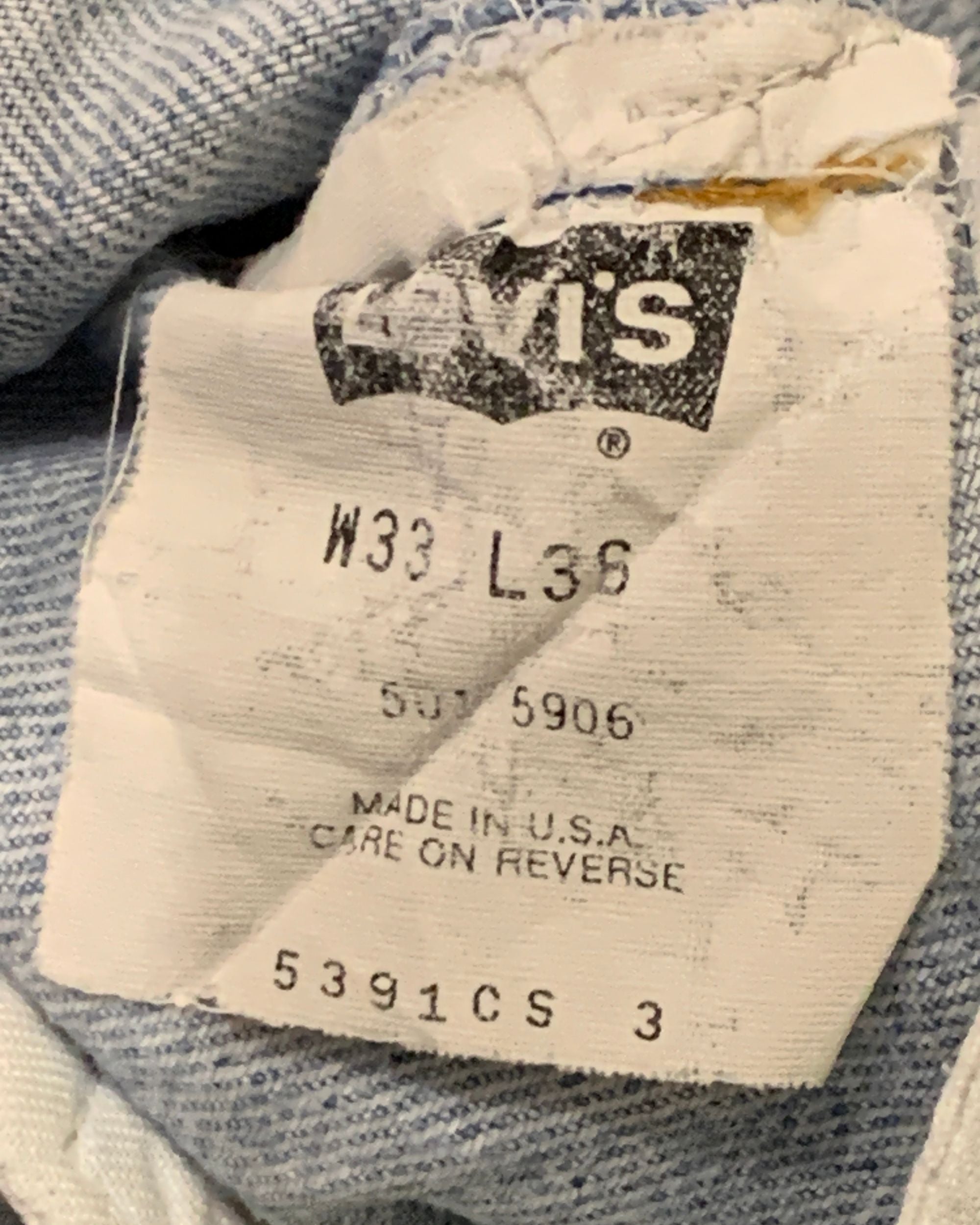 Vintage Levi's 501 USA Jeans W33 L36 Light Wash Distressed 90s Made in USA