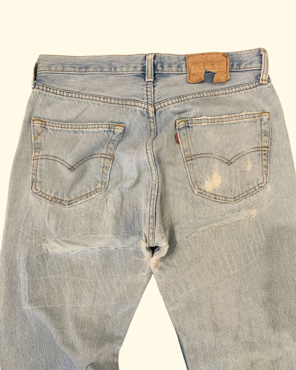 Vintage Levi's 501 USA Jeans W33 L36 Light Wash Distressed 90s Made in USA