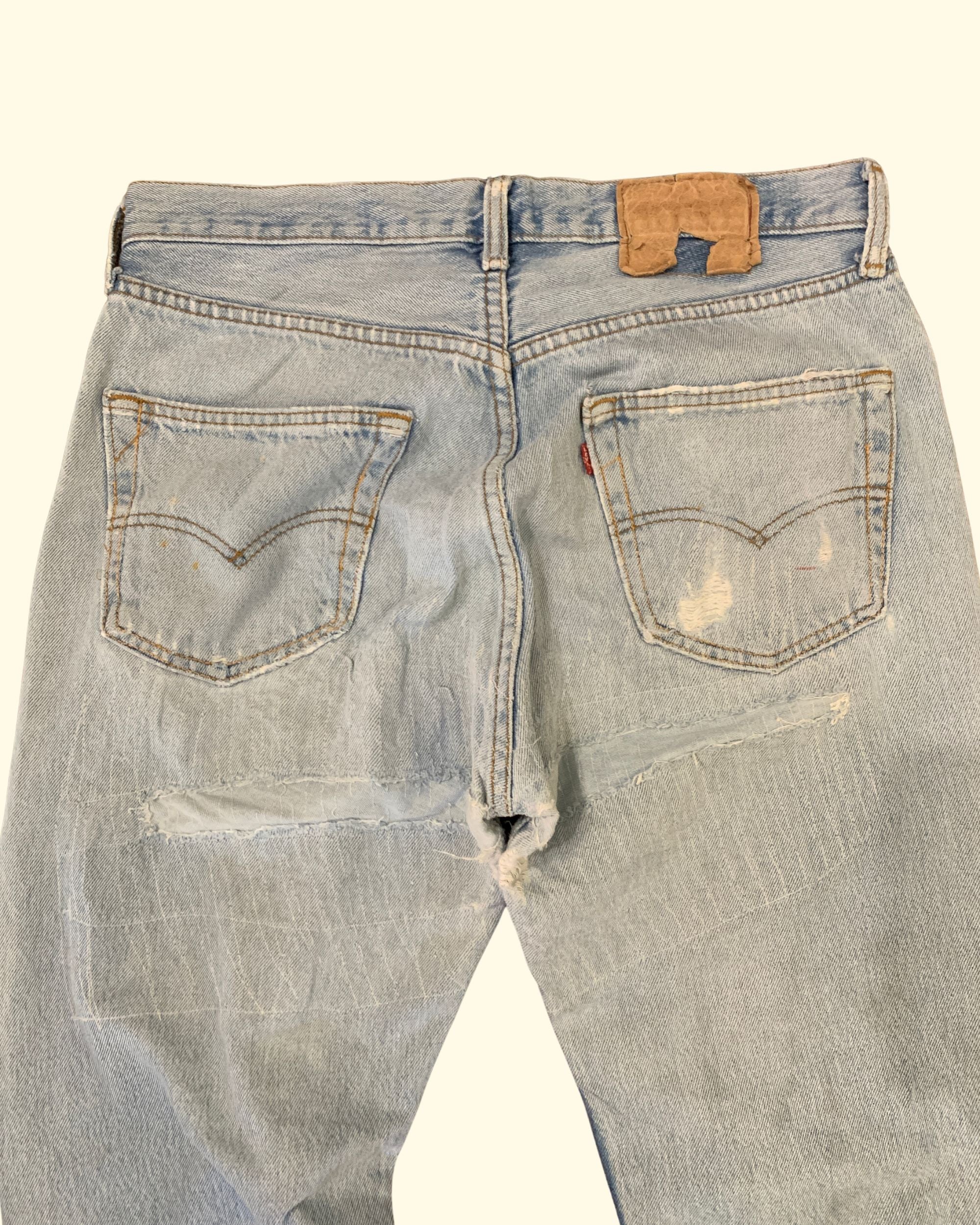 Vintage Levi's 501 USA Jeans W33 L36 Light Wash Distressed 90s Made in USA